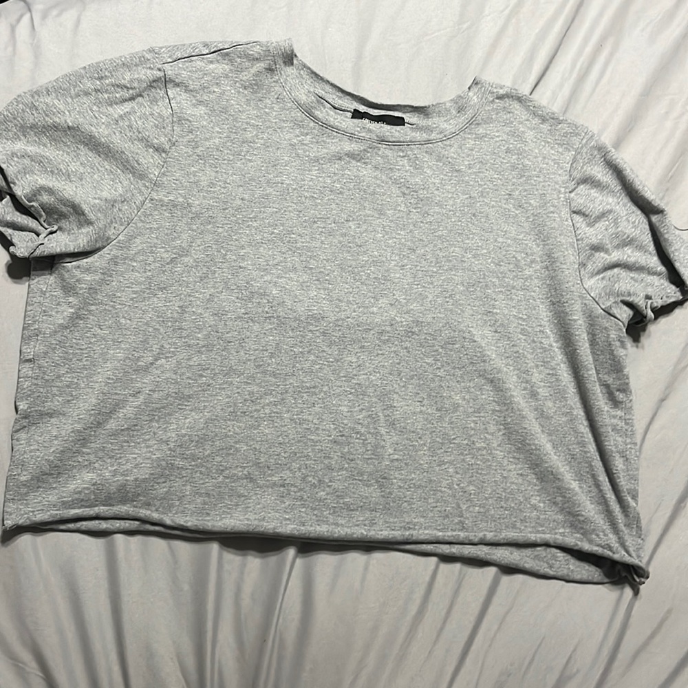 Grey cropped tee